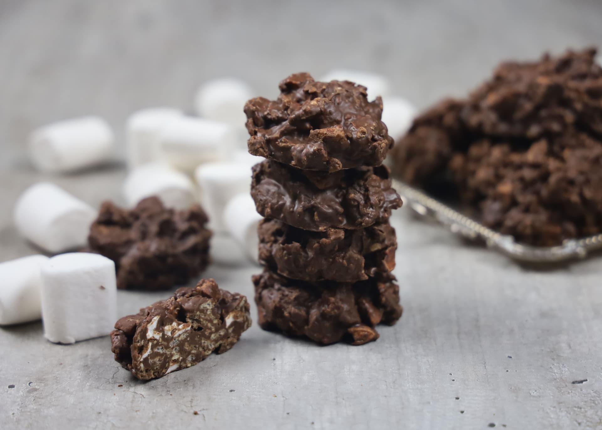 Μπισκότα χωρίς ψήσιμο με πραλίνα και marshmallow – φωτογραφία 4