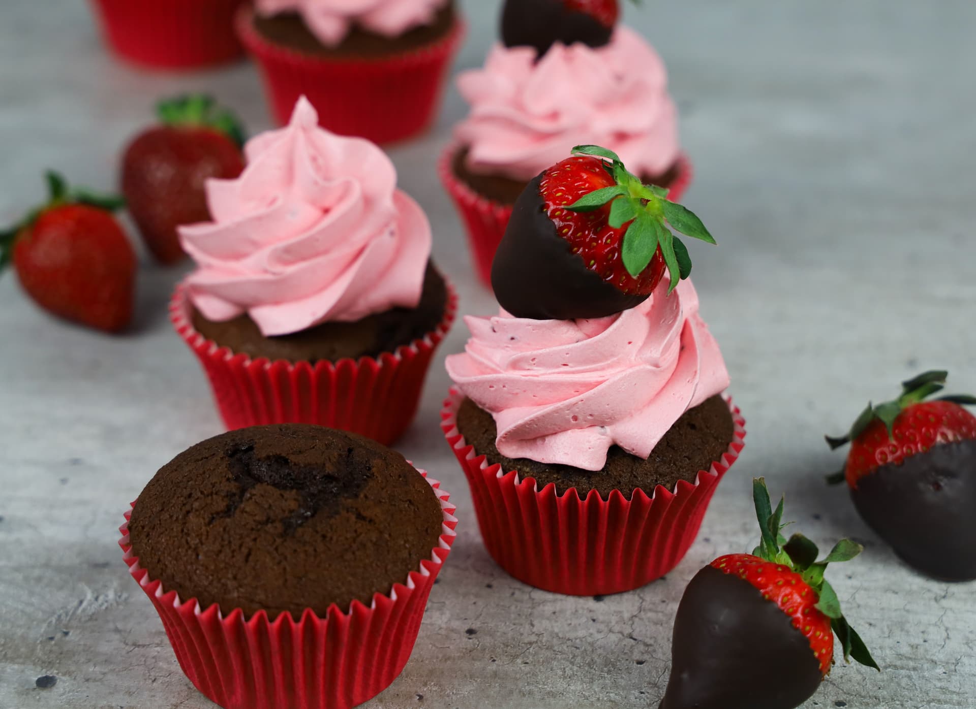Cupcakes σοκολάτας με φράουλα – φωτογραφία 2