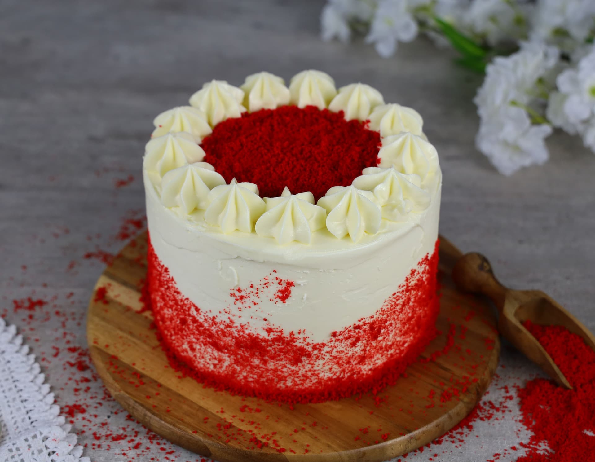 Red velvet τούρτα – φωτογραφία 2